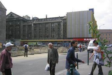 A lebontott Sajtópalota sebe, Blaha Lujza tér, fotó: VM