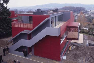 1. Burkhalter Sumi: T&ouml;bblak&aacute;sos villa Witikonban, Z&uuml;rich 1998&ndash;2001