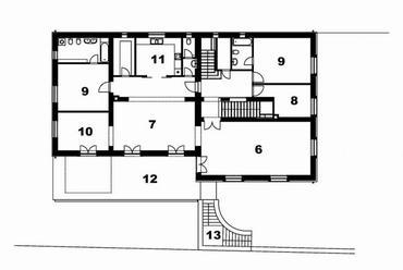 6 nappali, 7 étkező, 8 dolgozó, 9 háló, 10 szalon, 11 konyha, 12 terasz, 13 lejárat az alsó kertbe