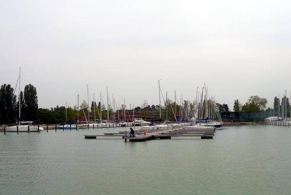 A Balatonlellei Yacht Club, fotó zsa