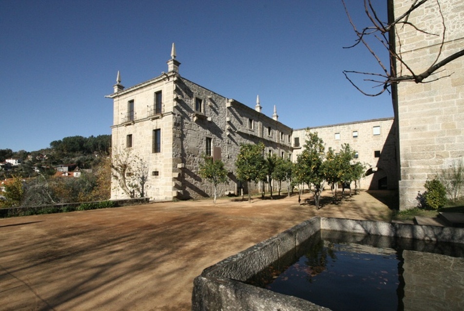 Amares, Pousada de Santa Maria do Bouro, 1989-1997. Építész: Eduardo Souto de Moura