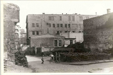 A Ganz utca a Medve utca felől (a leendő ERFI iroda helye)