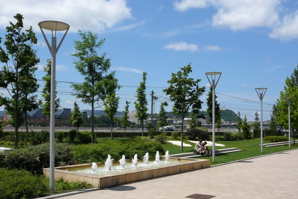 Bajor Gizi park, sétány csobogóval - Panda Pont Kft., fotó: Andaházy László