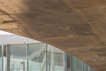 Rolex Learning Center. Vezető tervezők: Kazuyo Sejima, Ryue Nishizawa. Fotók cerbenkoc.hu.