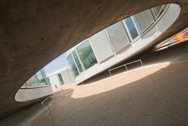 Rolex  Learning Center. Vezető tervezők: Kazuyo Sejima, Ryue Nishizawa. Fotók  cerbenkoc.hu.