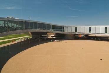 Rolex Learning Center. Vezető tervezők: Kazuyo Sejima, Ryue Nishizawa. Fotók cerbenkoc.hu.