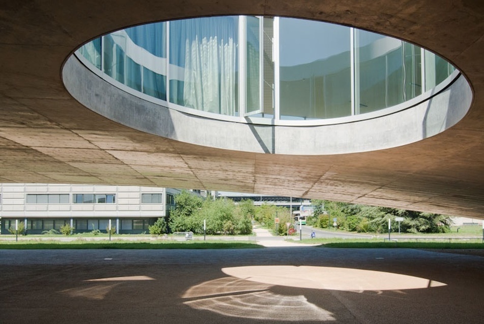 Rolex Learning Center. Vezető tervezők: Kazuyo Sejima, Ryue Nishizawa. Fotók cerbenkoc.hu.