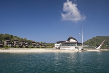 Hamilton Island Yacht Club - Walter Barda Design