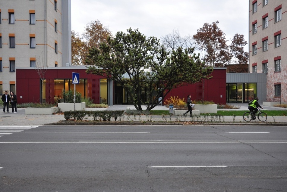 Campus Étterem, Dunaújváros - építészet: Hartvig Lajos, Gönczi Orsolya, Földes László - fotó: Kocsis Ferenc