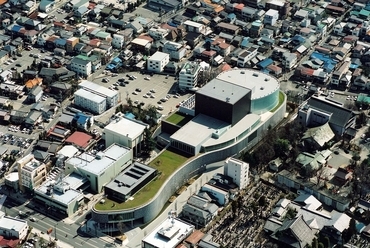 Matsumoto Előadóművészeti Központ, forrás: Toyo Ito & Associates, Architects, fotó: Hiroshi Ueda