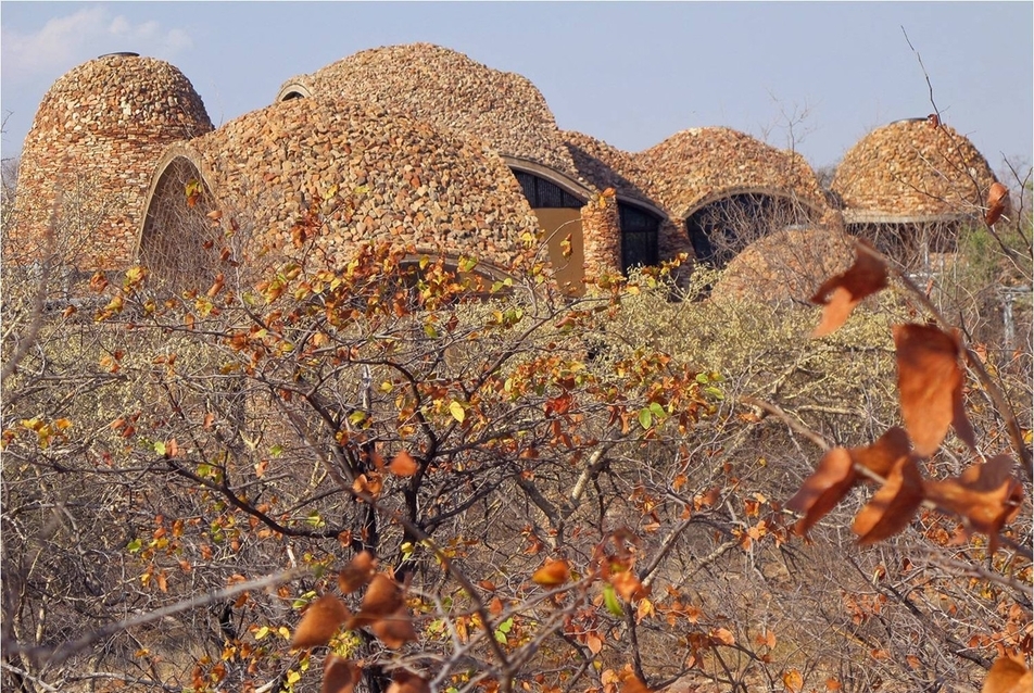 Peter Rich: Látogatóközpont a Mapungubwe Nemzeti Parkban, Limpopo, Dél-Afrika (2009), fotó: Robert Rich