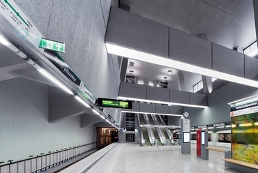 Keleti pályaudvar, üvegtextil, alkotó: Hegedűs Andrea, fotó: Bujnovszky Tamás