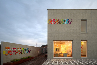 Sugamo Shinkin Bank, Niiza fiók, Japán - Emmanuelle Moureaux, 2009 