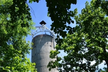 A korábban meglevő beton, mérőtorony, fotó: Koller József