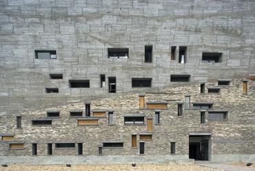 Történelmi Múzeum, Ningbo, Kína, 2008. Forrás: www.chinese-architects.com