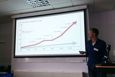 Paul Chatterton mesélt a LILAC-ról illetve az ingatlnahelyzetről Angliában -  nagyon elgondolkodtató http://www.lilac.coop