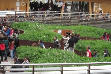 Expo Milánó, az Egyesült Királyság pavilonja. Fenntartható labirintus-kert 200.000 látogató. A szerző felvétele