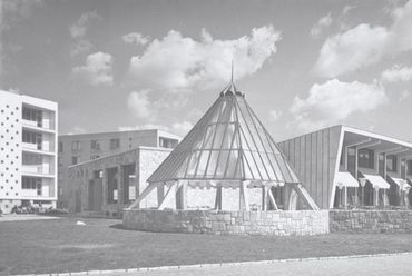 Olympia étterem - előtérben a pavilonnal - 1960-as évek - forrás: Magyar Építészeti Múzeum