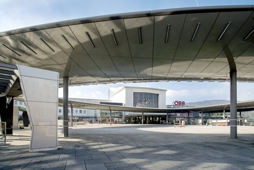 Graz Hauptbahnhof - megújult előtér. Forrás: Zechner & Zechner 