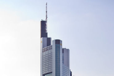 Commerzbank Tower, Frankfurt - építész: Norman Foster - forrás: Wikipedia 