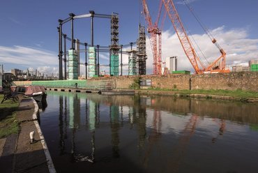 Gasholder Park, London - építész: Bell Phillips Architects - forrás: www.dezeen.com