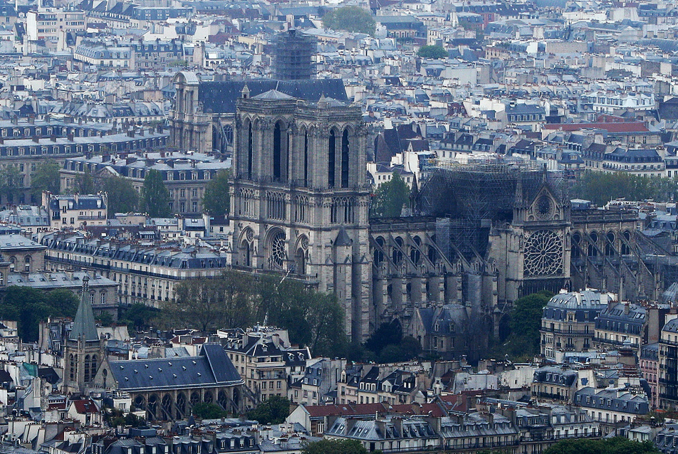 Szerinted mi legyen a Notre-Dame-mal?