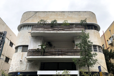 Tel-Aviv, a Fehér Város modern épületei. Fotó: Franz Bittenbinder