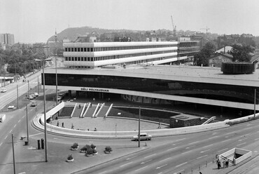 A Déli pályaudvar egy Alkotás utcai házból nézve 1975-ben (Fotó: UVATERV / Lechner Fotótár)  