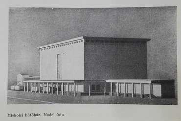 A miskolci hűtőház makettje, még szocreál megformálással. Forrás: Magyar Építőművészet, 1954/7-8