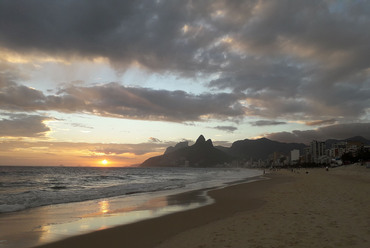 Praia de Ipanema, naplemente. Paár Eszter Szilvia felvétele, 2019.