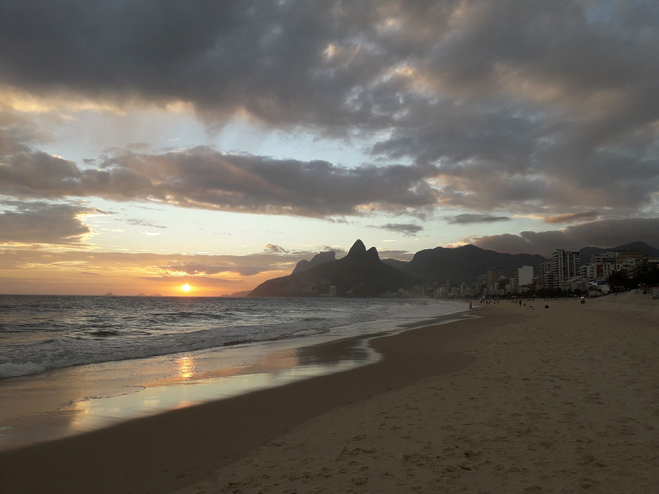 Praia de Ipanema, naplemente. Paár Eszter Szilvia felvétele, 2019.