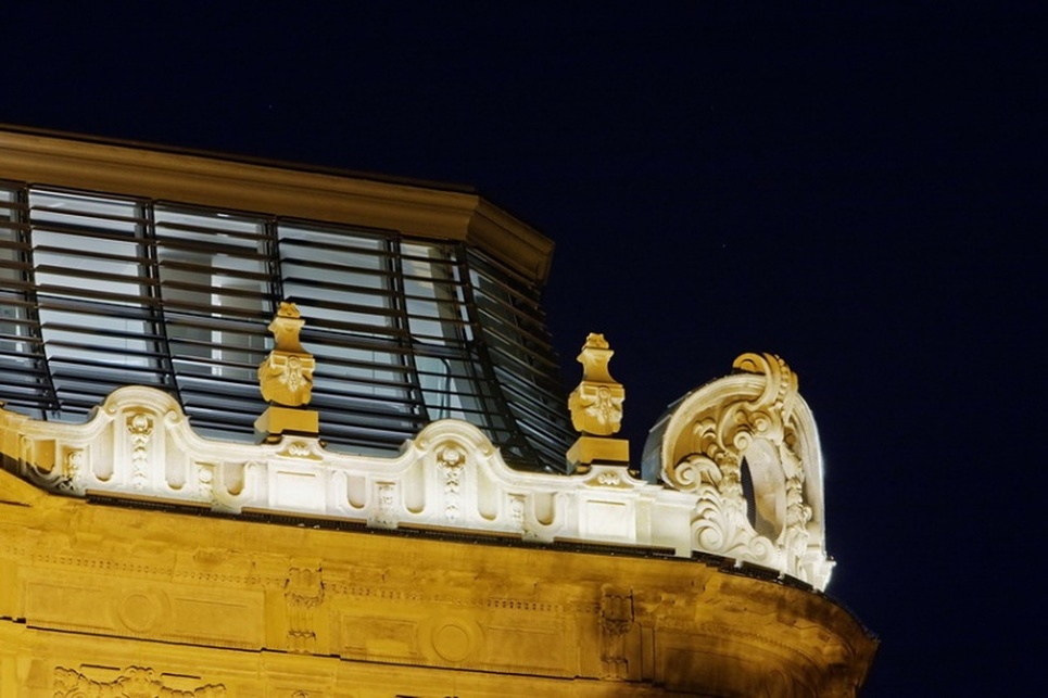 A Szabadság téri Dungyerszky-palota tetőtéri beépítése, Tervezők: Archikon Kft., Fotó: Építészfórum Archívuma