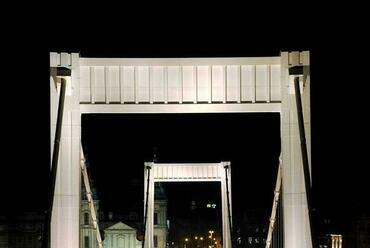 Az Erzsébet híd éjjel