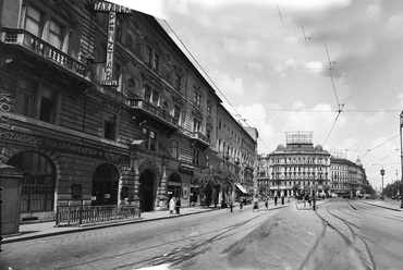 1953 - Magyarország,Budapest V.,Budapest VI.,Budapest XIII. Nyugati (Marx) tér a Bajcsy-Zsilinszky útról a Váci út felé nézve. Forrás: Fortepan, adományozó: Uvaterv