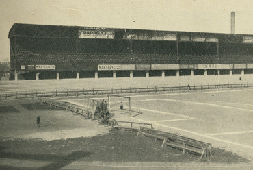 Budapest, az FTC labdarúgó stadionja, főtribün 1925 körül, tervező: Mattyók Aladár, kivitelező: Fejér Lajos és Dános László (Fejér és Dános, 1931, Jubileumi kiadás)