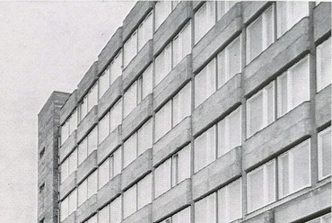 Az épület archív fényképe. Forrás: Magyar építészet 1945-1970. Corvina, Budapest, 1972.