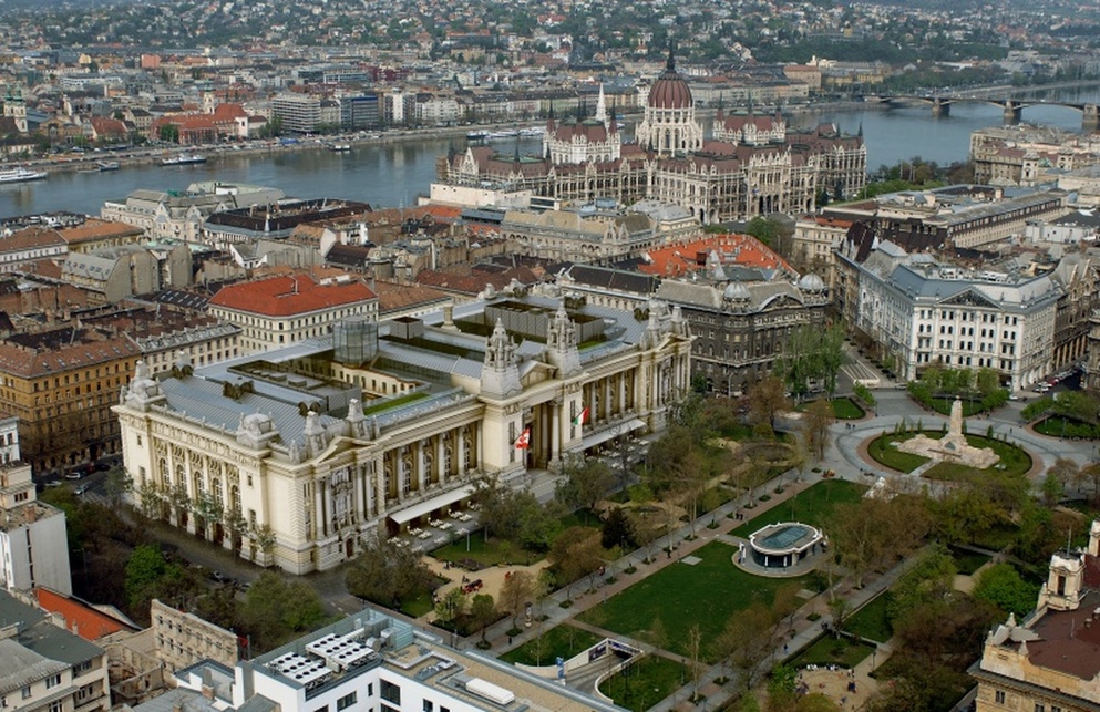 A Tőzsdepalota távlati képe