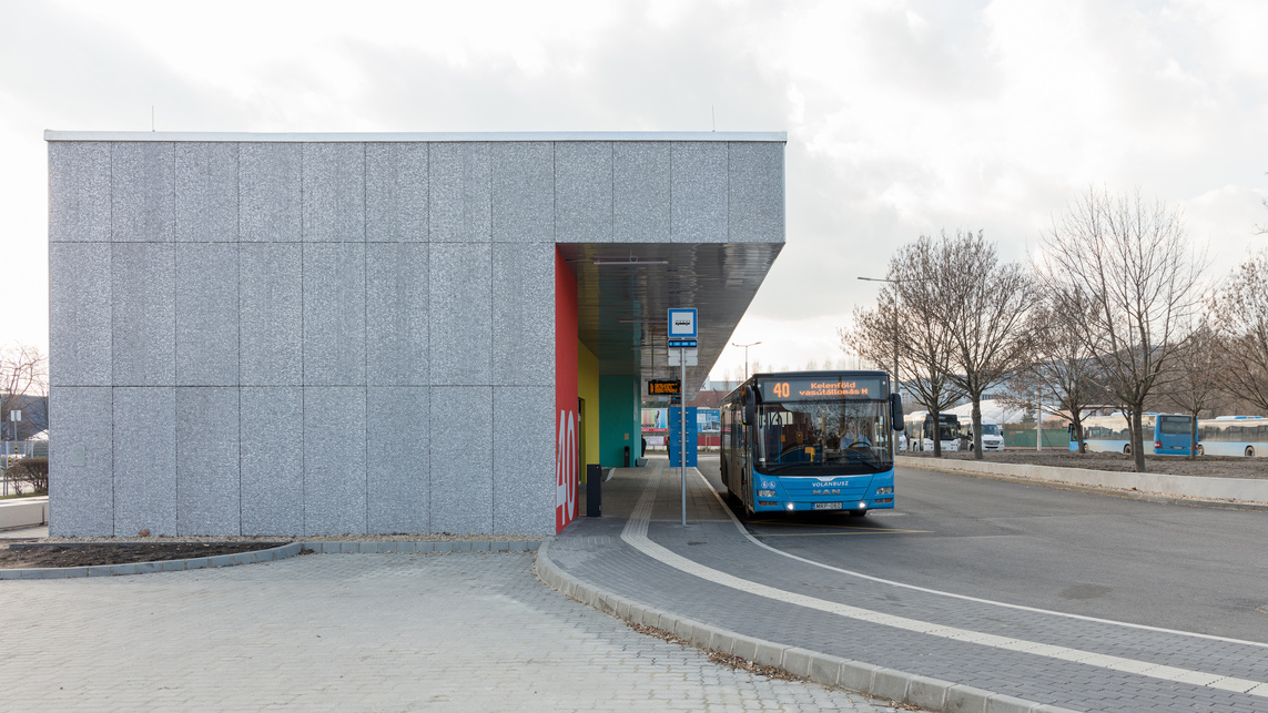 Szivárvány utcai buszpályaudvar - építész: Dobos Botond, Kurucz Olívia - fotó: Danyi Balázs