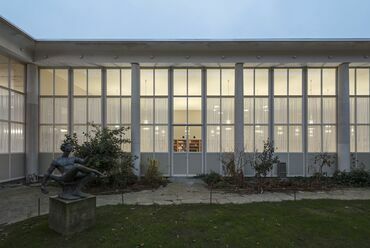 A Zentral- und Hochschulbibliothek rehabilitációja, Lunzern, Svájc, Tervezők: Thomas Lussi és Remo Halter Casagrande, 2017-2020., Fotó: Leonardo Finotti, A Lussi + Halter AG hozzájárulásával