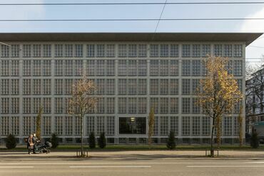 A Zentral- und Hochschulbibliothek rehabilitációja, Lunzern, Svájc, Tervezők: Thomas Lussi és Remo Halter Casagrande, 2017-2020., Fotó: Leonardo Finotti, A Lussi + Halter AG hozzájárulásával