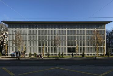 A Zentral- und Hochschulbibliothek rehabilitációja, Lunzern, Svájc, Tervezők: Thomas Lussi és Remo Halter Casagrande, 2017-2020., Fotó: Leonardo Finotti, A Lussi + Halter AG hozzájárulásával