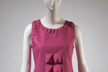 Pierre Cardin: Dynel, 1968. Forrás: Wikimedia Commons.