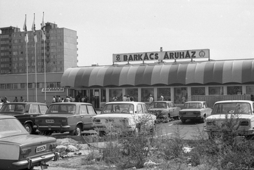 Barkácsáruház az Örs vezér terén a Gyakorló köznél, Forrás: Fortepan, 1982., Adományozó: Magyar Rendőr