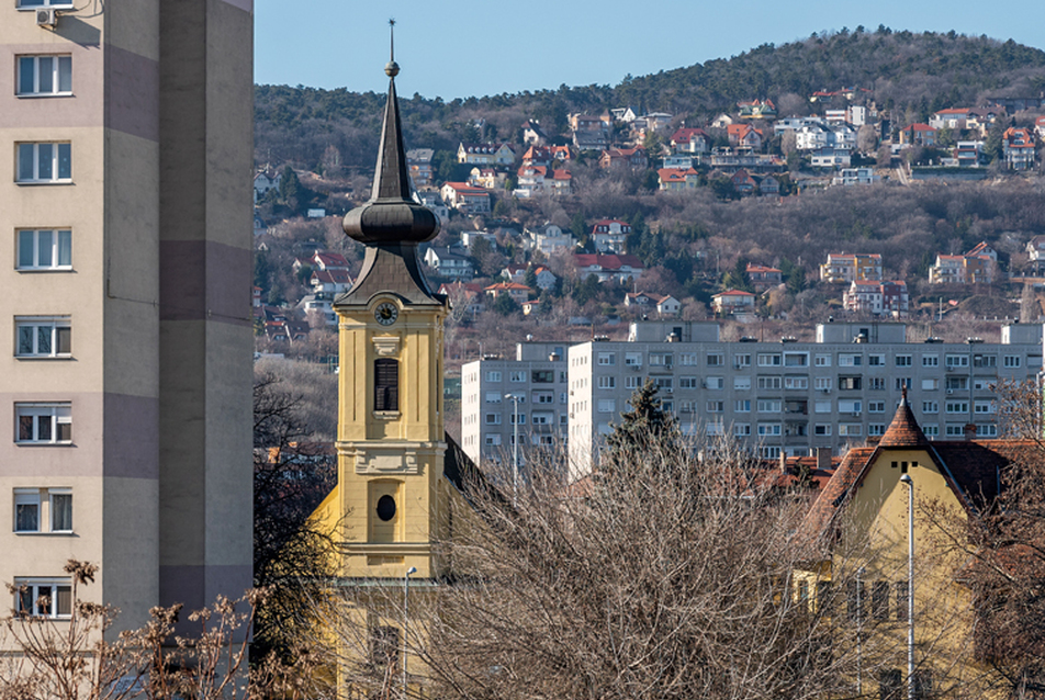 Új nézőpontból mutatja meg a várost Zubreczki könyve – Fókuszban a templomok
