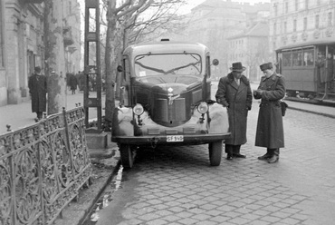 Bartók Béla út 25, a Gellért tér felé nézve., 1954. Forrás: Fortepan / Magyar Rendőr