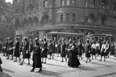 Bartók Béla (Horthy Miklós) út a Gárdonyi térnél, háttérben a Bercsényi utca, 1940. Forrás: Fortepan / Kurutz Márton