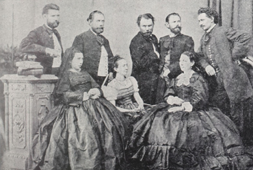 A Kauser-testvérek: Jakab, Lipót, János, Ágoston, István, Mária (Gerster Károlyné), Jozefa és Karolina 1860 körül (Kempelen: Nemes családok, polgárcsaládok, 85. o.)