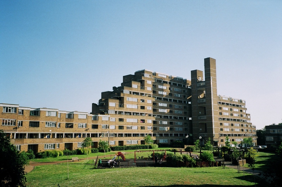 Dawson's Heights, Southwark, London. Építész: Kate Macintosh. Forrás: failedarchitecture.com