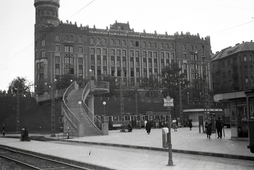 Széll Kálmán tér, háttérben a Postapalota, 1941. Forrás: Fortepan / Kellner Ludwig