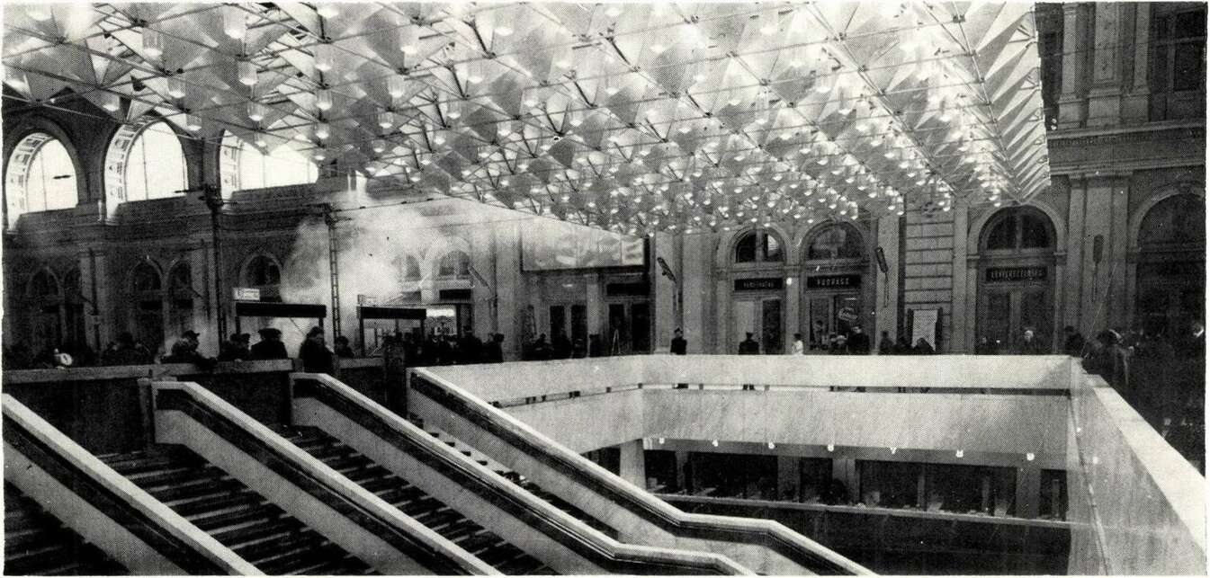 Budapest, a Keleti pályaudvar feljárója és világítása 1970 körül, tervező: Preisich Anikó (A Magyar Képzőművészek Szövetsége Belsőépítész Szakosztályának kiállítása, Ernst Múzeum, 1970)